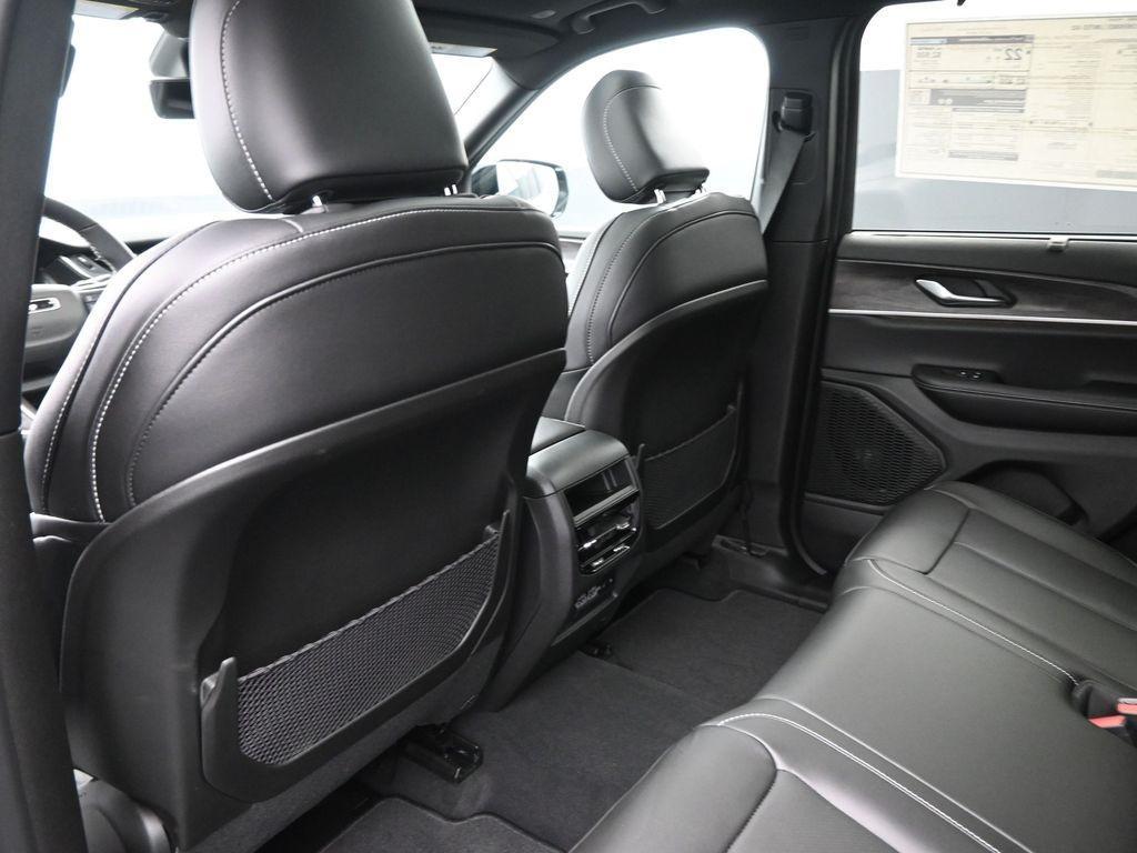new 2025 Jeep Grand Cherokee car, priced at $48,874