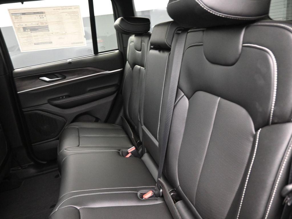 new 2025 Jeep Grand Cherokee car, priced at $48,874
