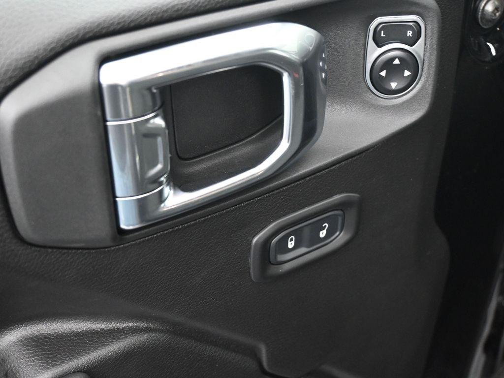 new 2025 Jeep Wrangler car, priced at $46,593