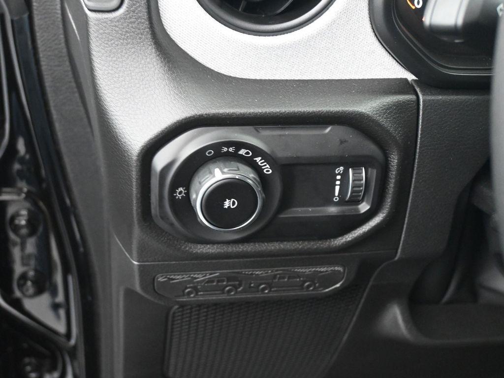 new 2025 Jeep Wrangler car, priced at $46,593