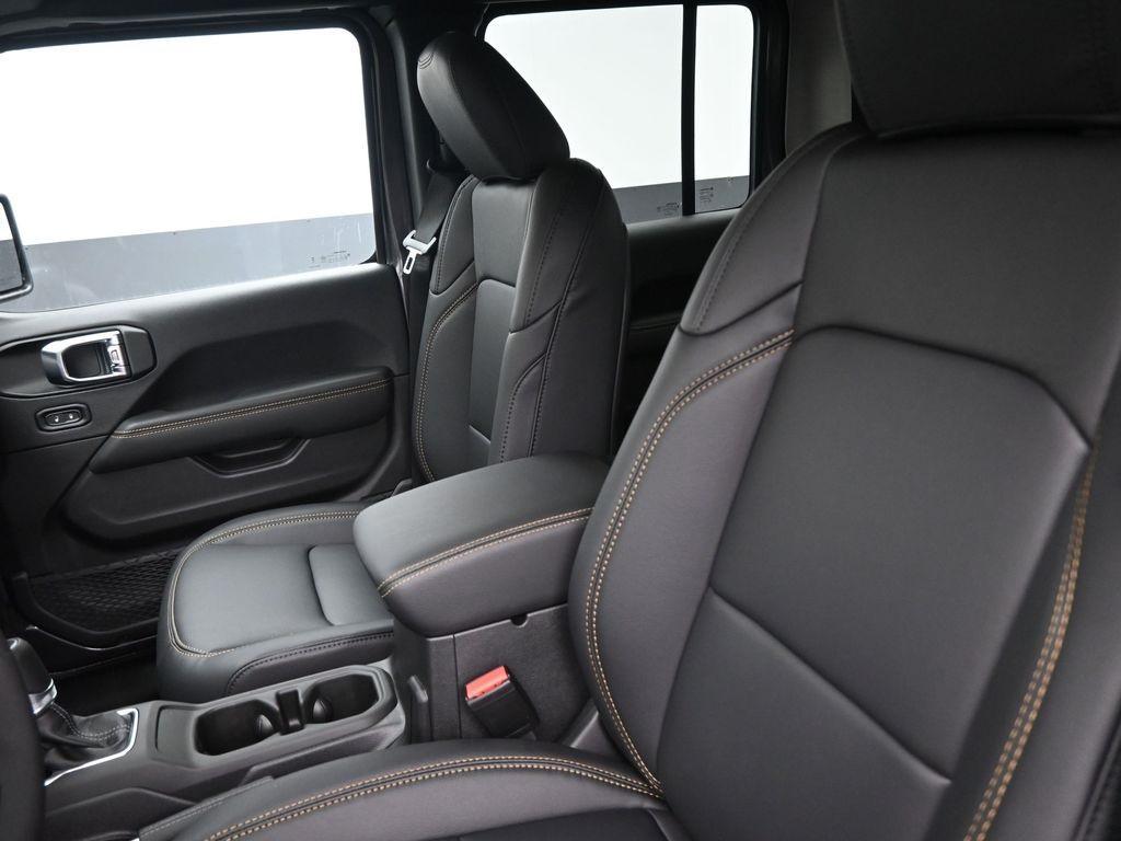 new 2025 Jeep Gladiator car, priced at $44,239