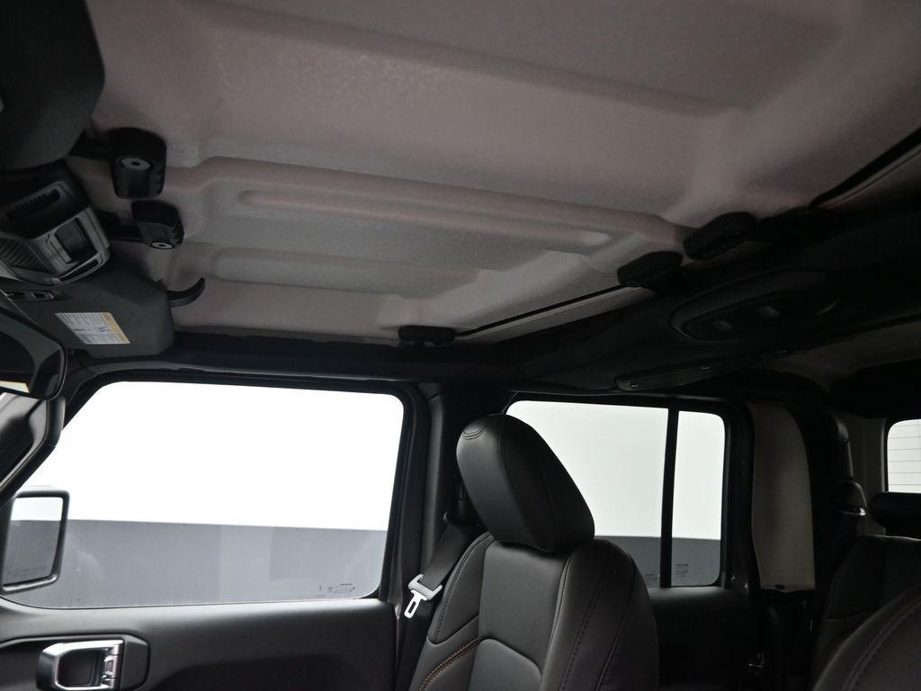 new 2025 Jeep Gladiator car, priced at $44,239