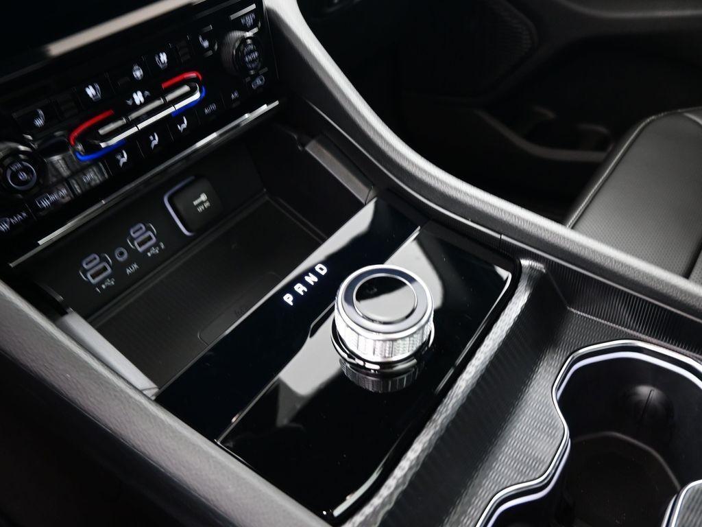 new 2025 Jeep Grand Cherokee car, priced at $47,089