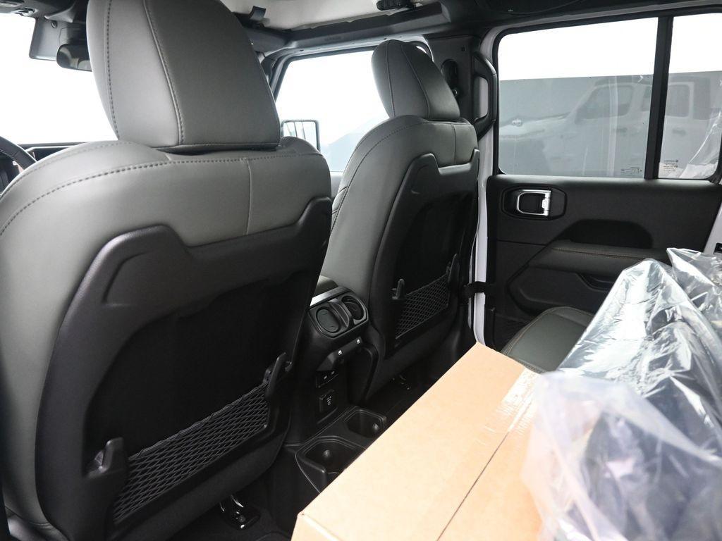 new 2025 Jeep Gladiator car, priced at $48,038