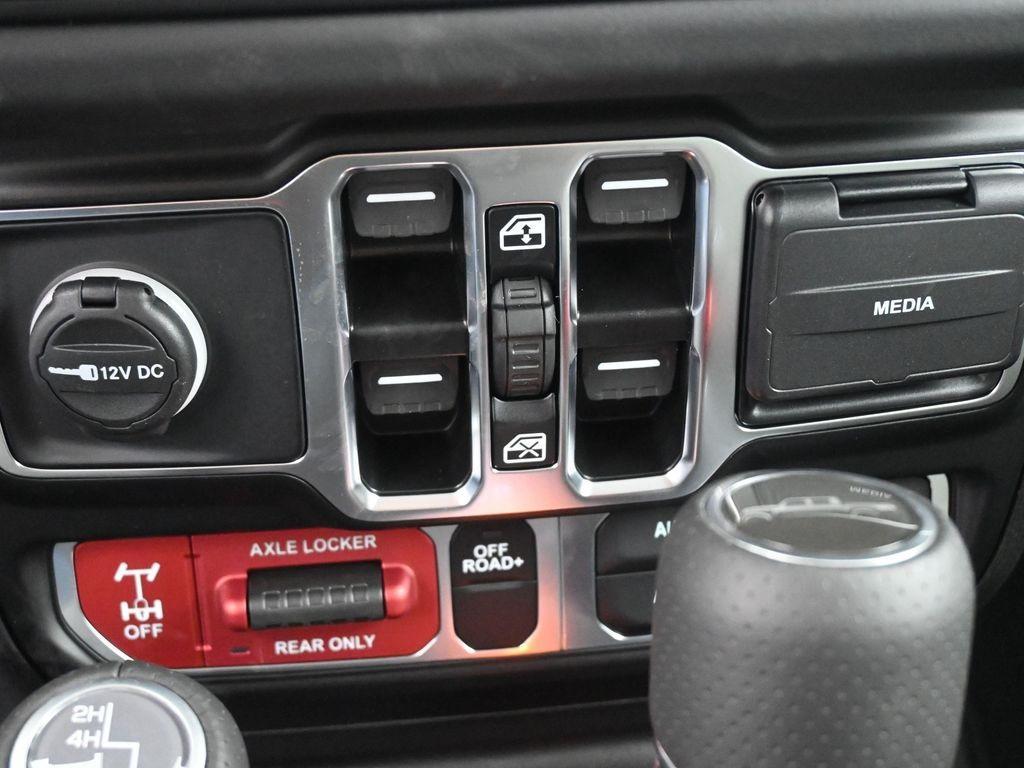 new 2025 Jeep Gladiator car, priced at $48,038