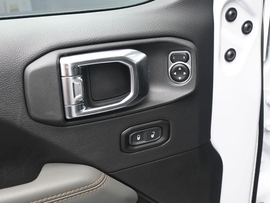 new 2025 Jeep Gladiator car, priced at $48,038