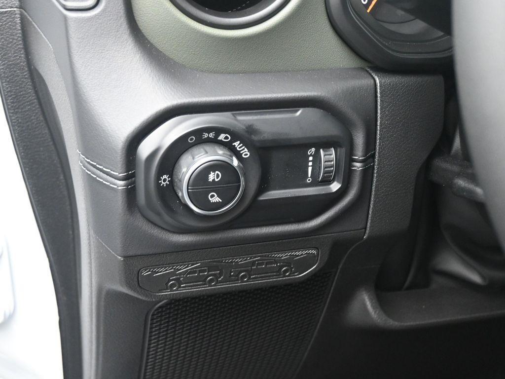new 2025 Jeep Gladiator car, priced at $48,038