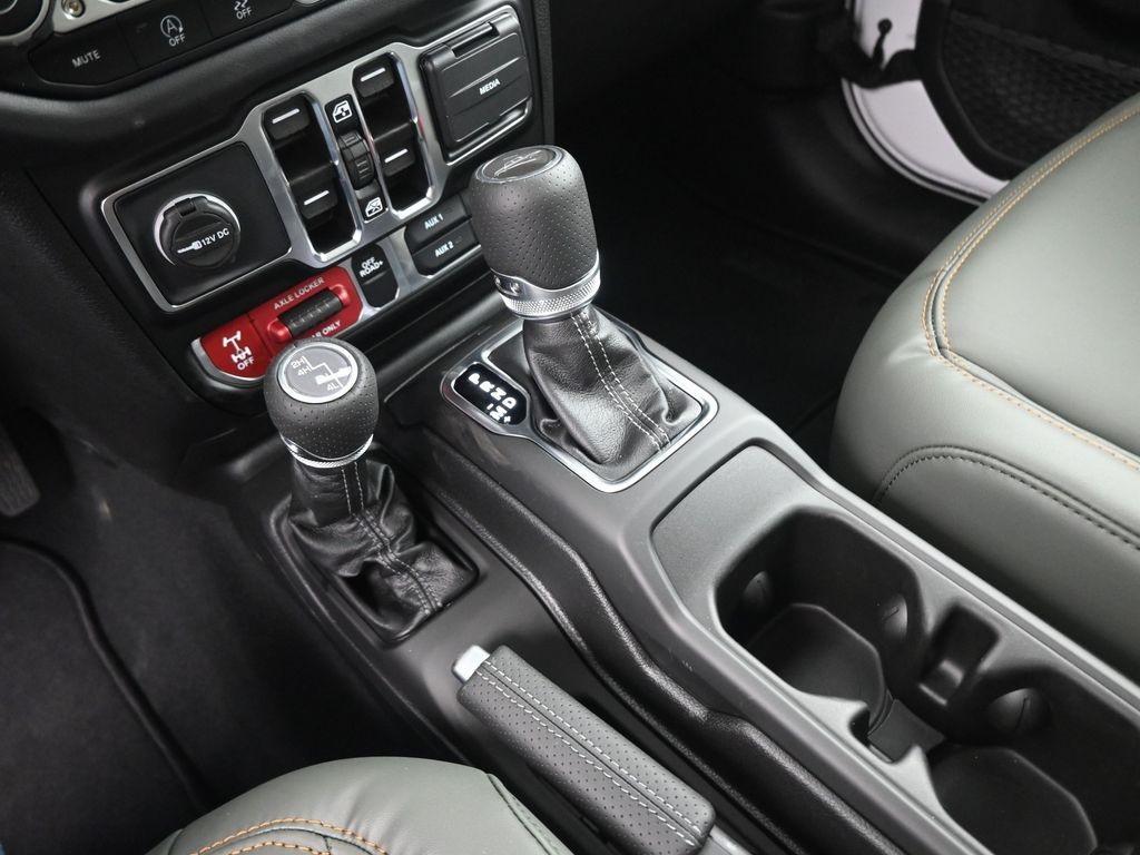new 2025 Jeep Gladiator car, priced at $48,038