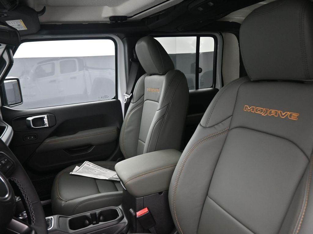 new 2025 Jeep Gladiator car, priced at $48,038