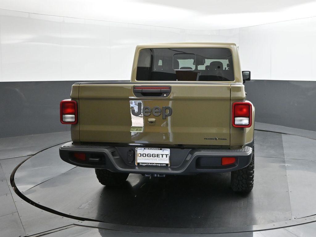 new 2025 Jeep Gladiator car, priced at $45,857