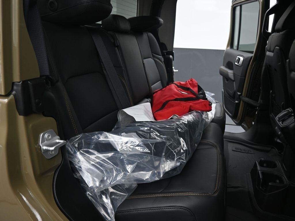 new 2025 Jeep Gladiator car, priced at $45,857