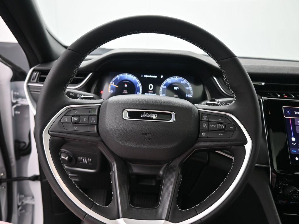 new 2025 Jeep Grand Cherokee L car, priced at $40,012