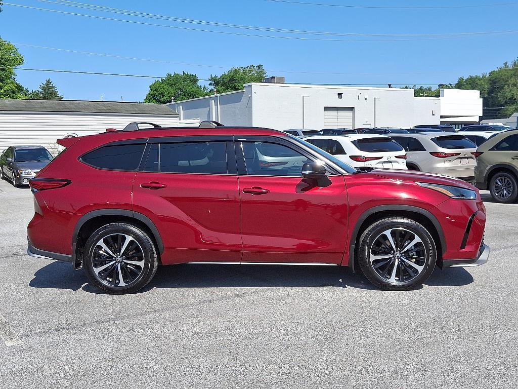 used 2022 Toyota Highlander car, priced at $37,700