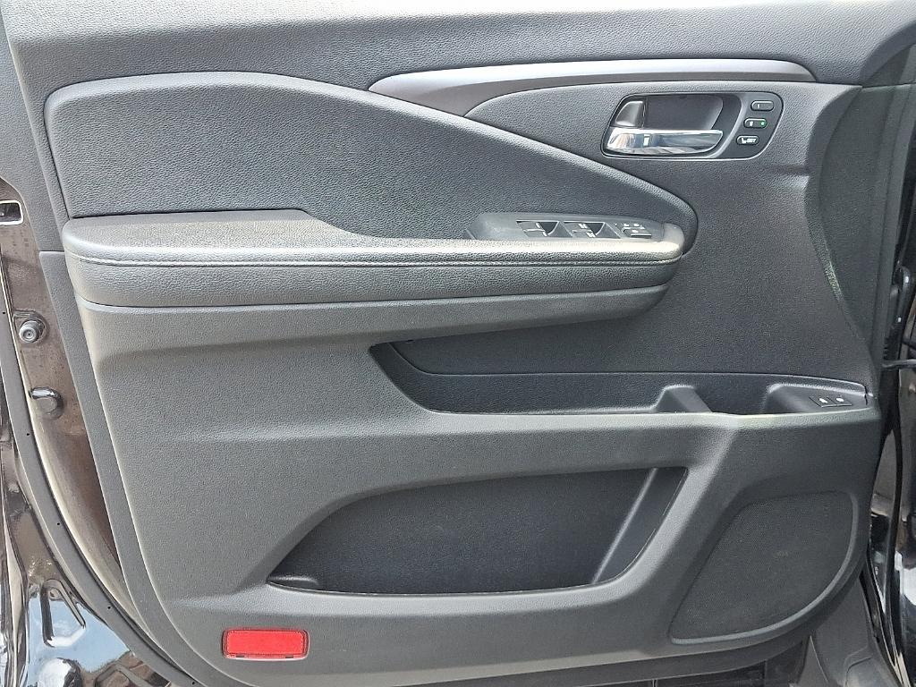 used 2022 Honda Pilot car, priced at $31,172