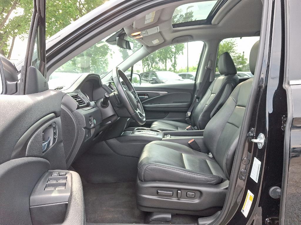 used 2022 Honda Pilot car, priced at $31,172
