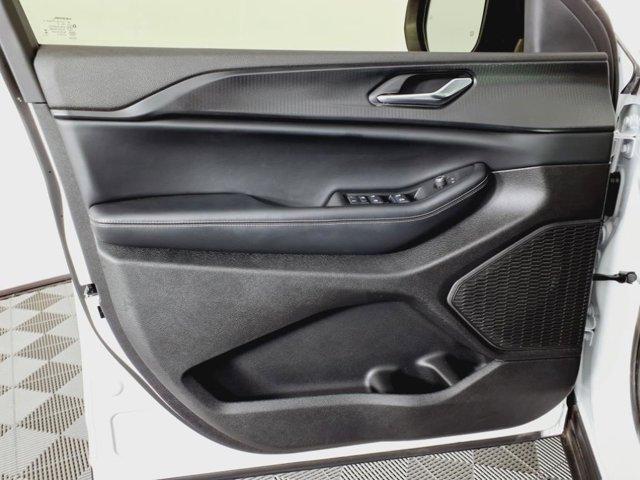 used 2025 Jeep Grand Cherokee car, priced at $39,997