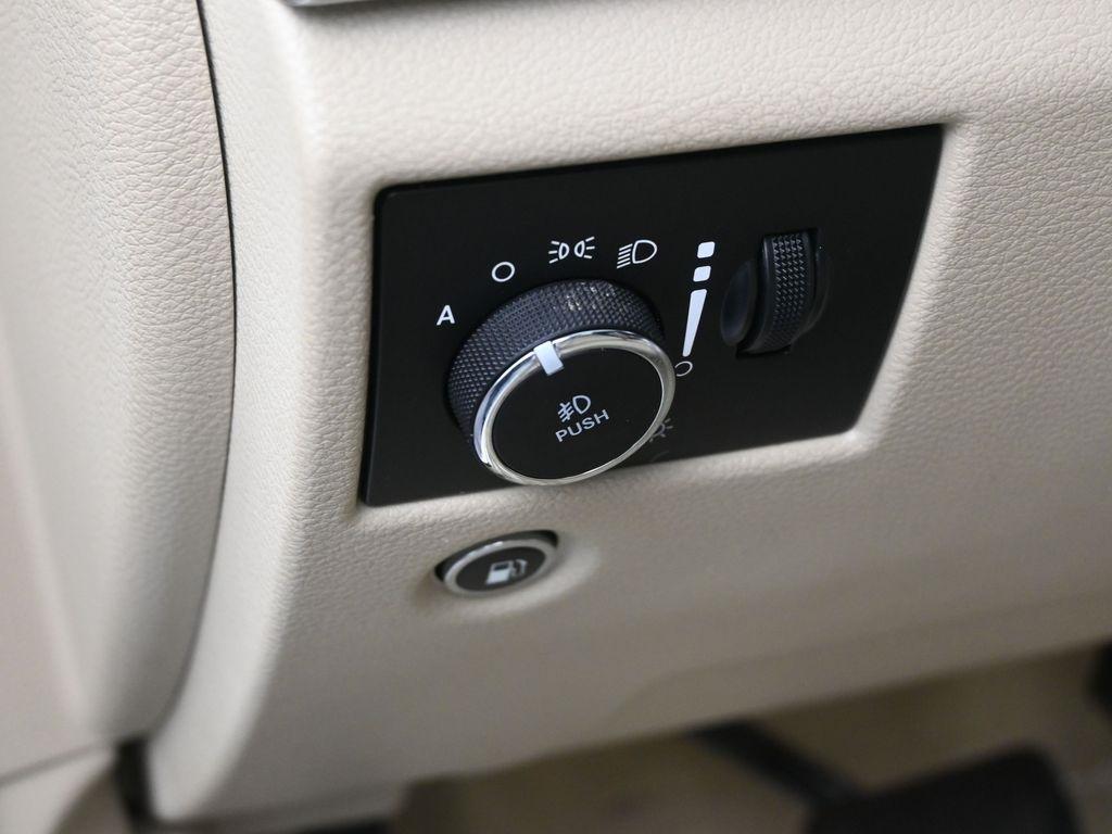 used 2021 Jeep Grand Cherokee car, priced at $30,000