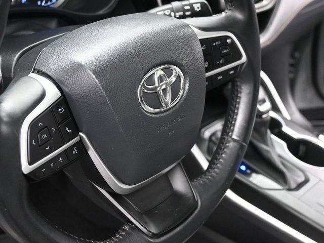 used 2022 Toyota Highlander Hybrid car, priced at $38,000