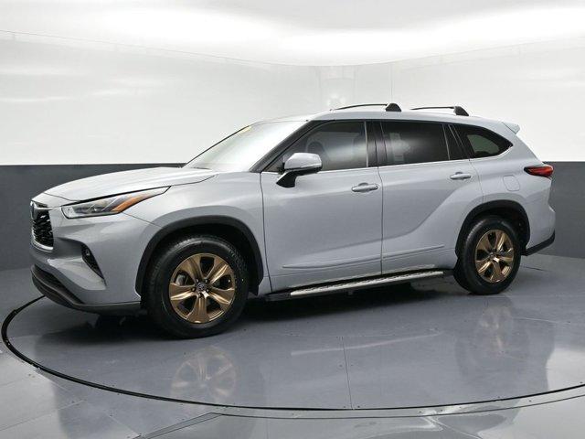 used 2022 Toyota Highlander Hybrid car, priced at $38,000