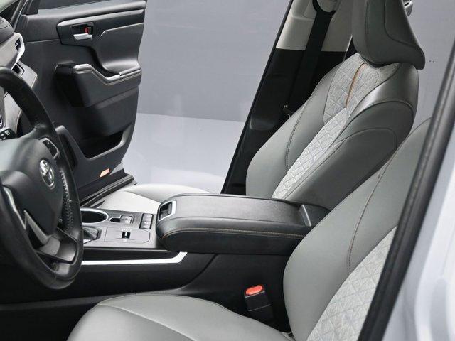 used 2022 Toyota Highlander Hybrid car, priced at $38,000