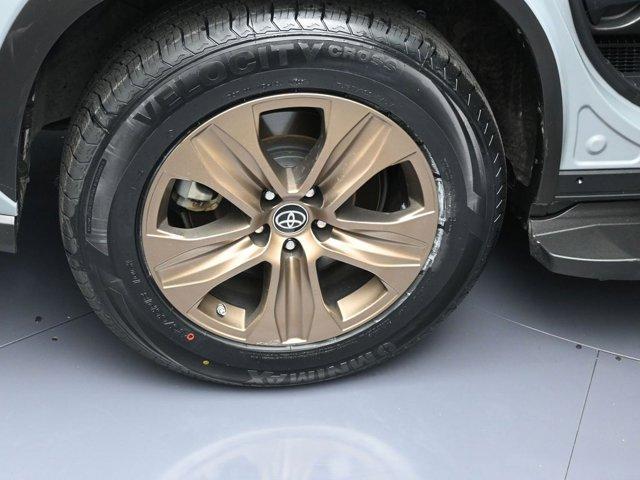 used 2022 Toyota Highlander Hybrid car, priced at $38,000