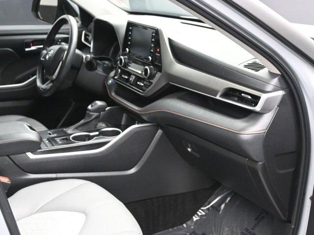 used 2022 Toyota Highlander Hybrid car, priced at $38,000