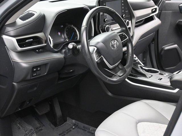 used 2022 Toyota Highlander Hybrid car, priced at $38,000