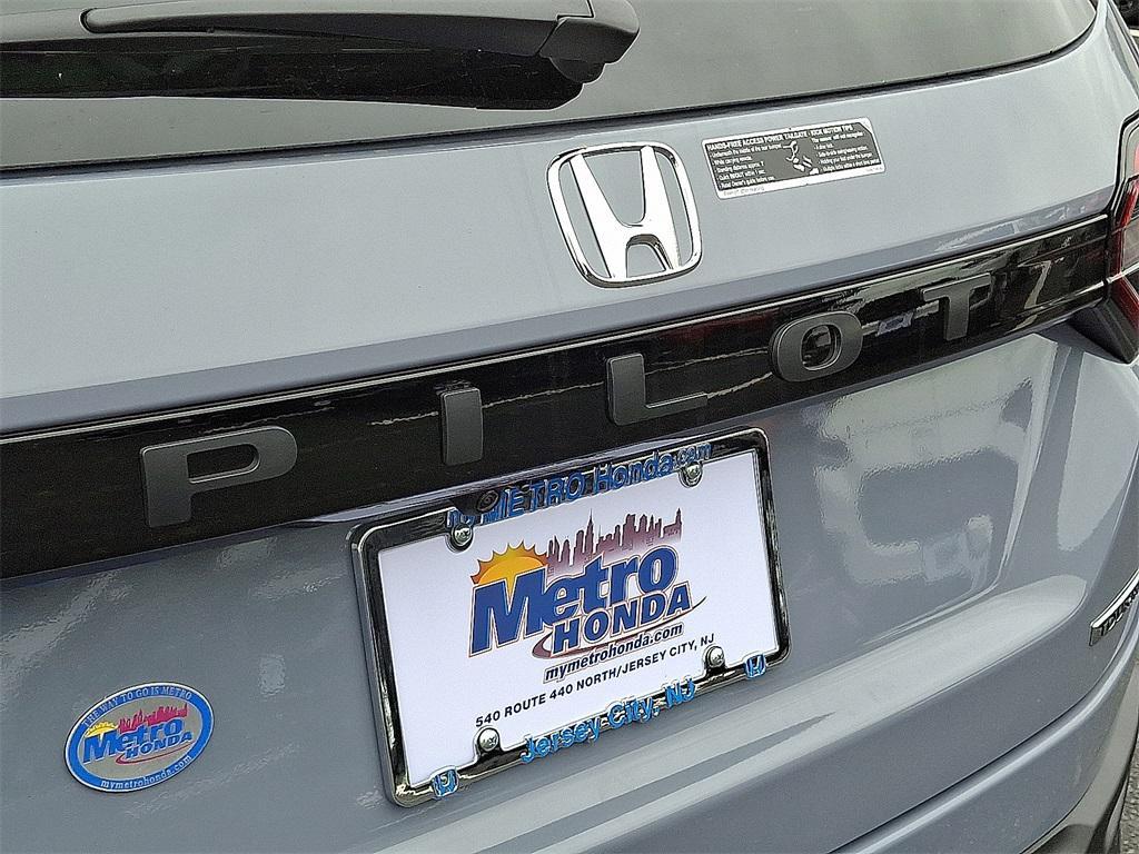 new 2025 Honda Pilot car, priced at $51,550