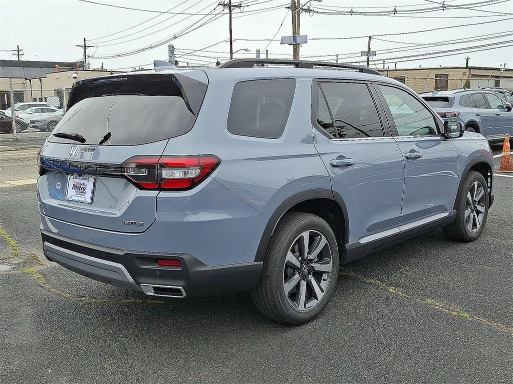 new 2025 Honda Pilot car, priced at $51,550