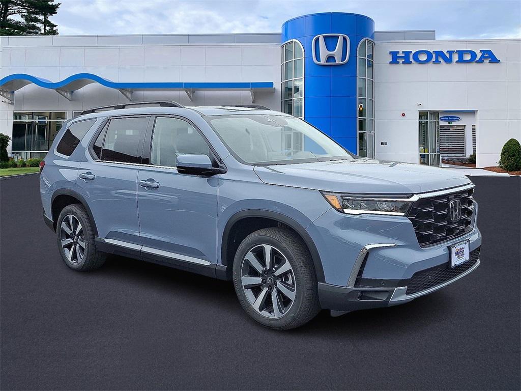 new 2025 Honda Pilot car, priced at $51,550