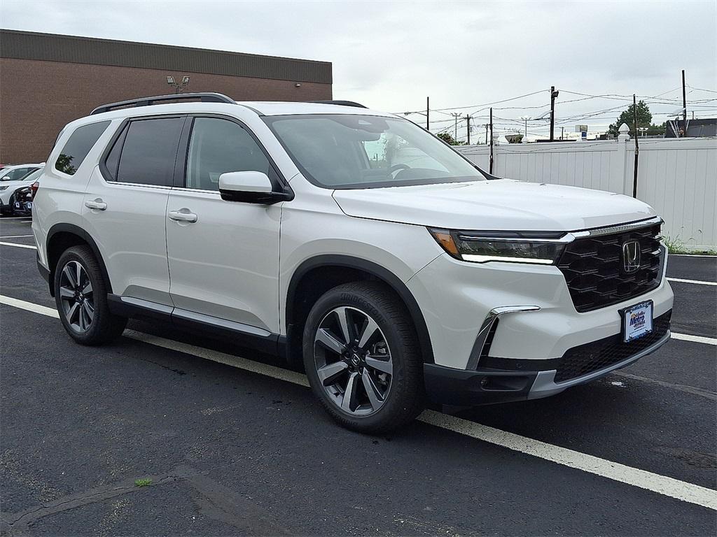 new 2025 Honda Pilot car, priced at $52,280