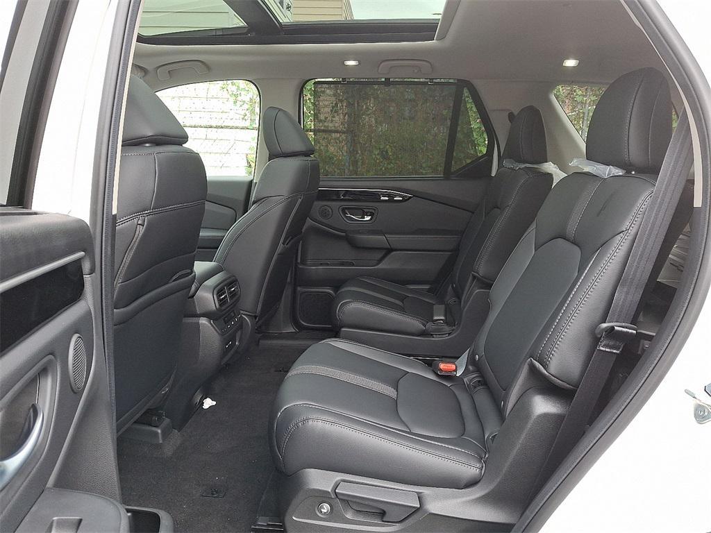 new 2025 Honda Pilot car, priced at $52,280