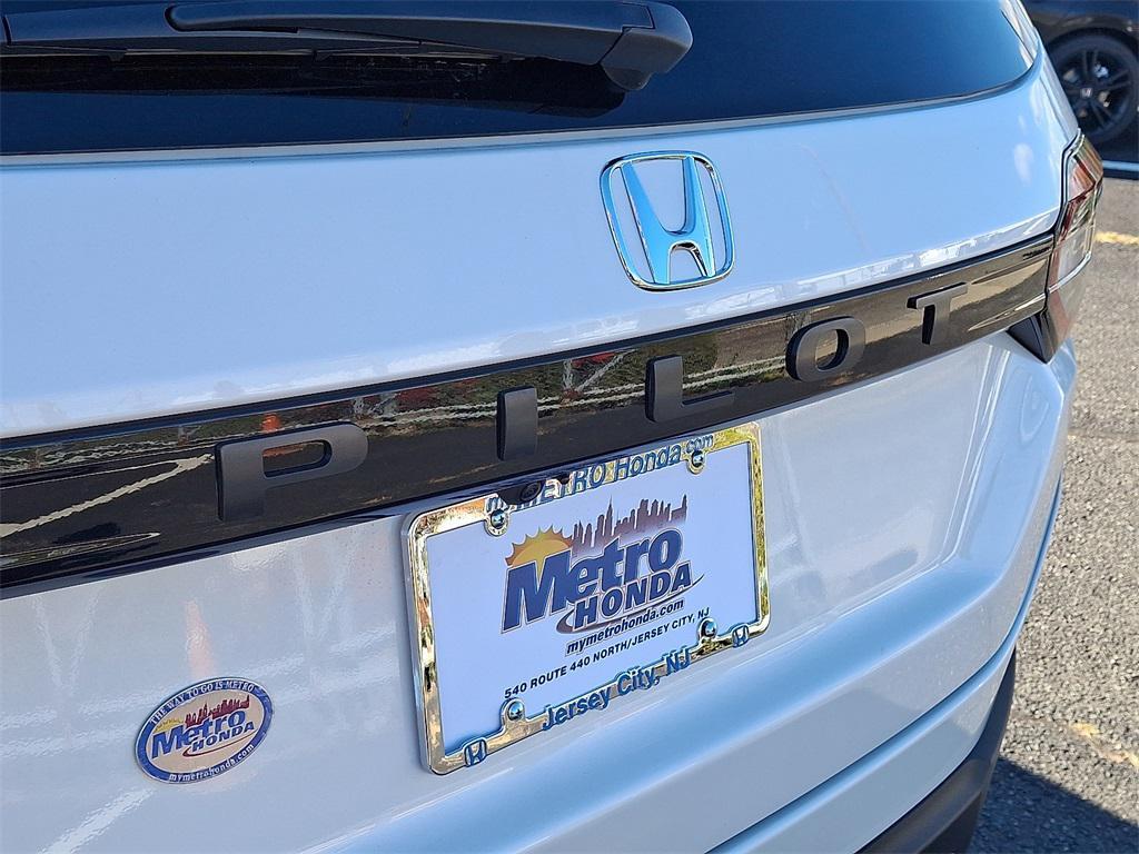 new 2025 Honda Pilot car, priced at $48,280