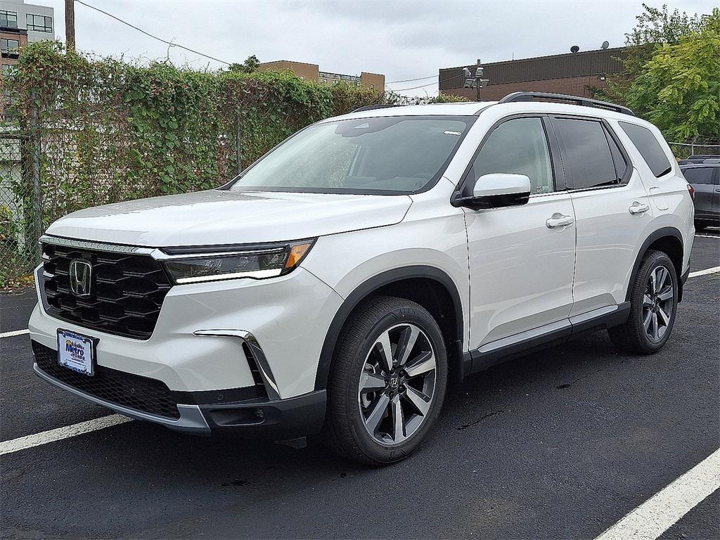 new 2025 Honda Pilot car, priced at $52,280
