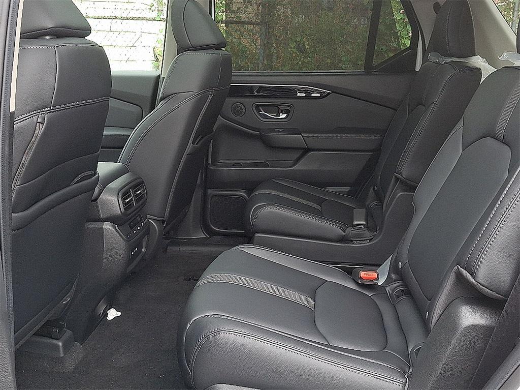 new 2025 Honda Pilot car, priced at $52,280