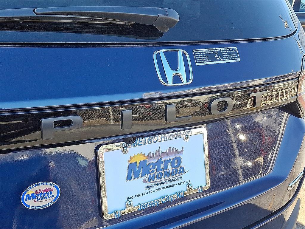new 2025 Honda Pilot car, priced at $51,095