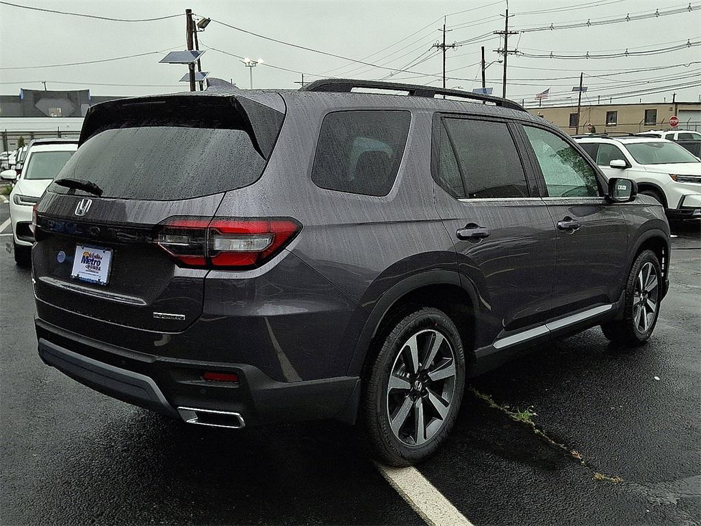 new 2025 Honda Pilot car, priced at $51,095
