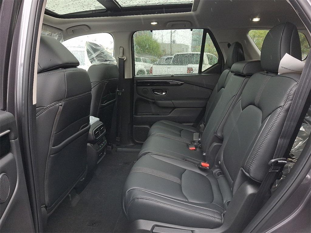 new 2025 Honda Pilot car, priced at $51,095