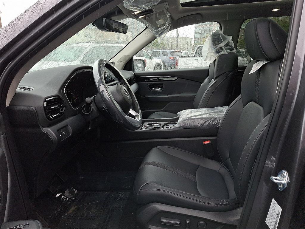 new 2025 Honda Pilot car, priced at $51,095