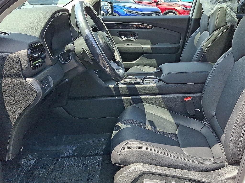 new 2025 Honda Pilot car, priced at $51,550