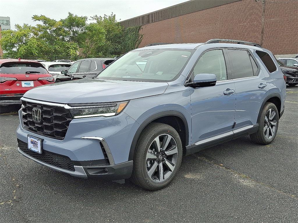 new 2025 Honda Pilot car, priced at $51,550