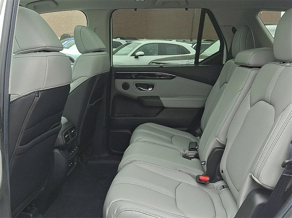 new 2025 Honda Pilot car, priced at $53,450
