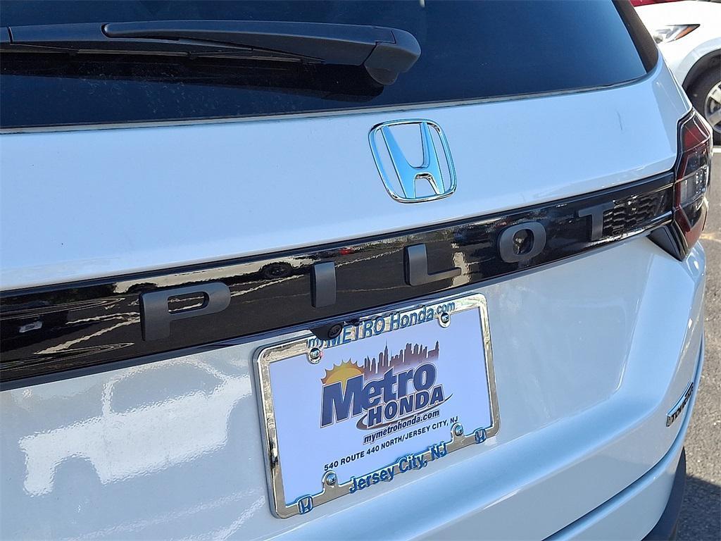new 2025 Honda Pilot car, priced at $53,750