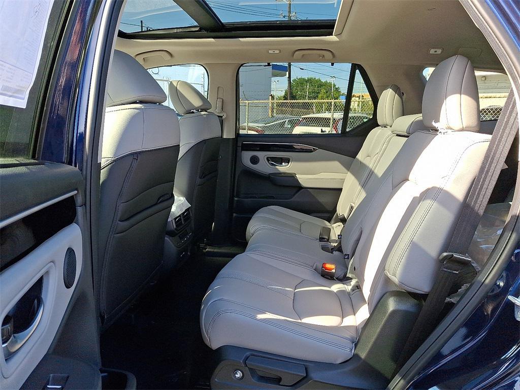 new 2025 Honda Pilot car, priced at $51,095
