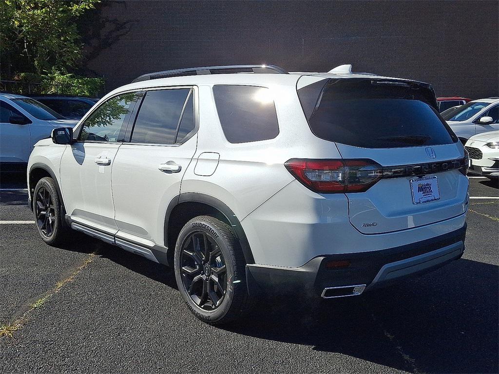 new 2025 Honda Pilot car, priced at $53,750