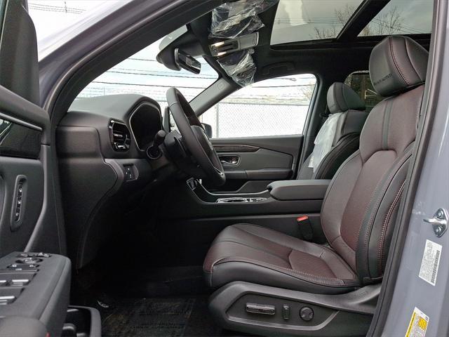 new 2025 Honda Pilot car, priced at $55,035