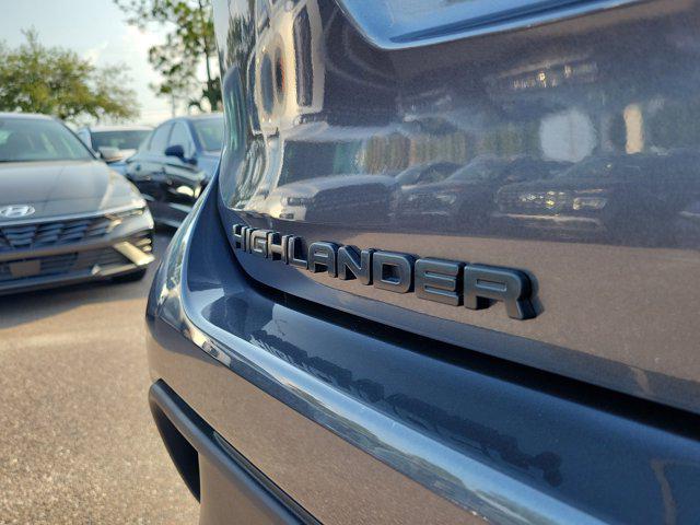 used 2024 Toyota Highlander car, priced at $39,979