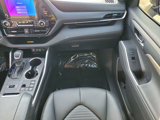 used 2024 Toyota Highlander car, priced at $39,979
