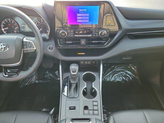 used 2024 Toyota Highlander car, priced at $39,979