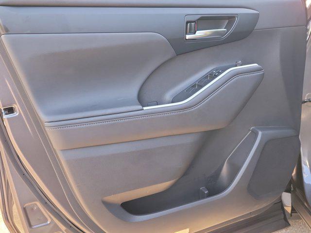used 2024 Toyota Highlander car, priced at $39,979